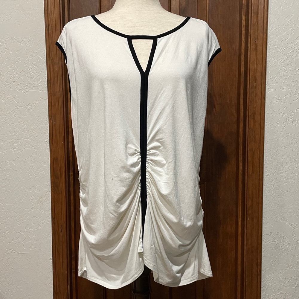Vince Camuto Cream (white) Ruched Sleeveless Top w/ Black Trim Sz. 2XL